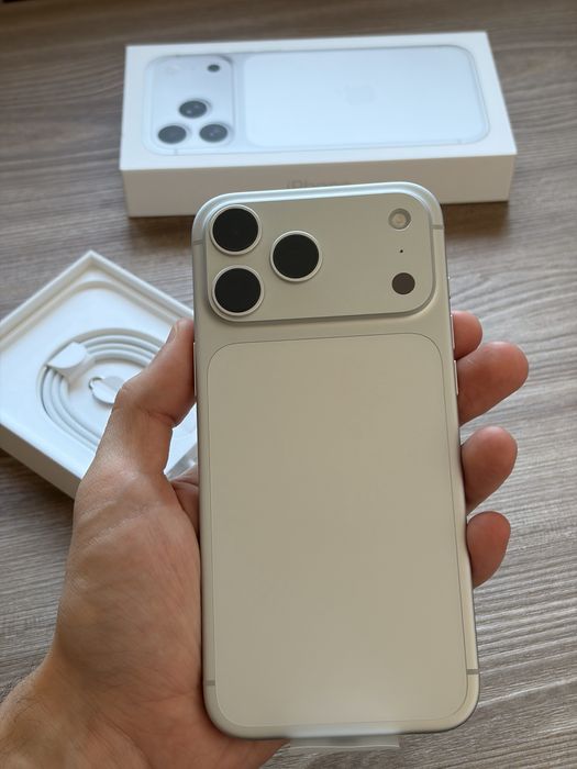 iPhone 17 Pro Max 512 GB Silver – garanție, impecabil, cutie completă cu toate accesoriile