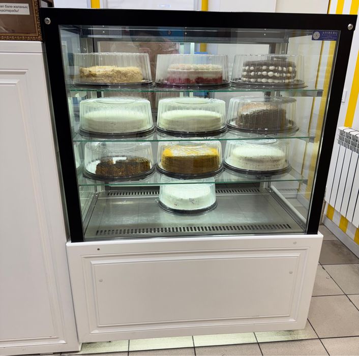 Продается витринный холодильник