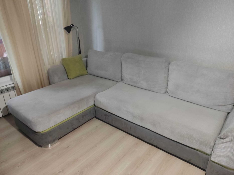 Ъглов разтегателен диван с ракла
