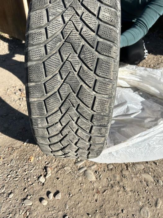 Шины б/у 17R состояние хорошее