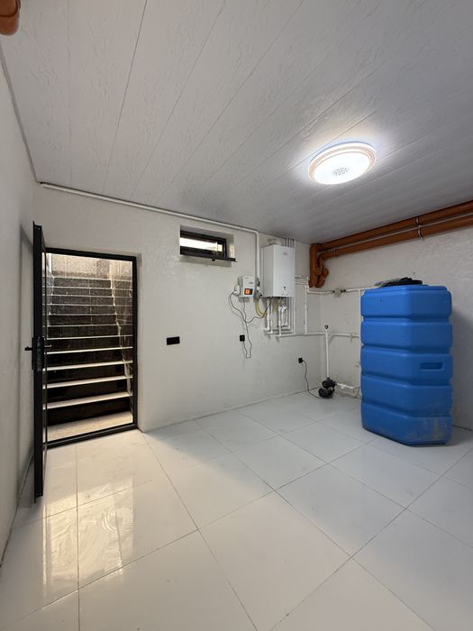 2,3 соток 5 хона +холл кириб яшашга тайёр ховли сотилади! Индекс бозор