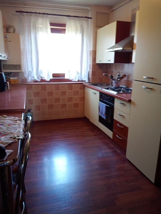 Închiriez apartament