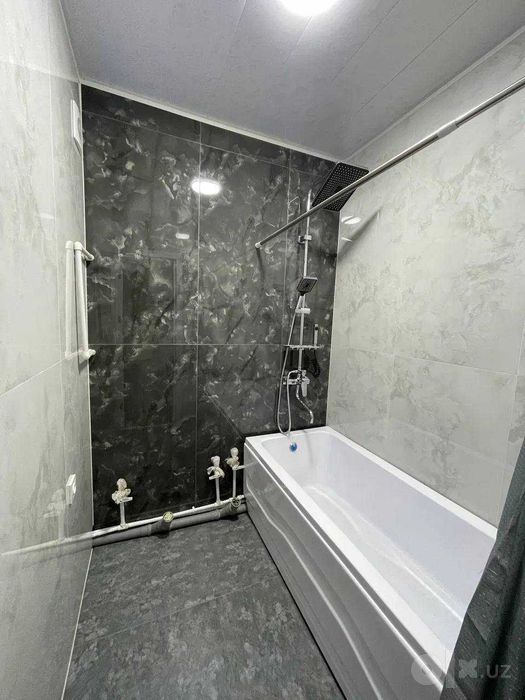 Продаю квартиру.Юнусабад 17  Автошкола Дсаф ,САМАРА  3/3/5 , 78 кв.м