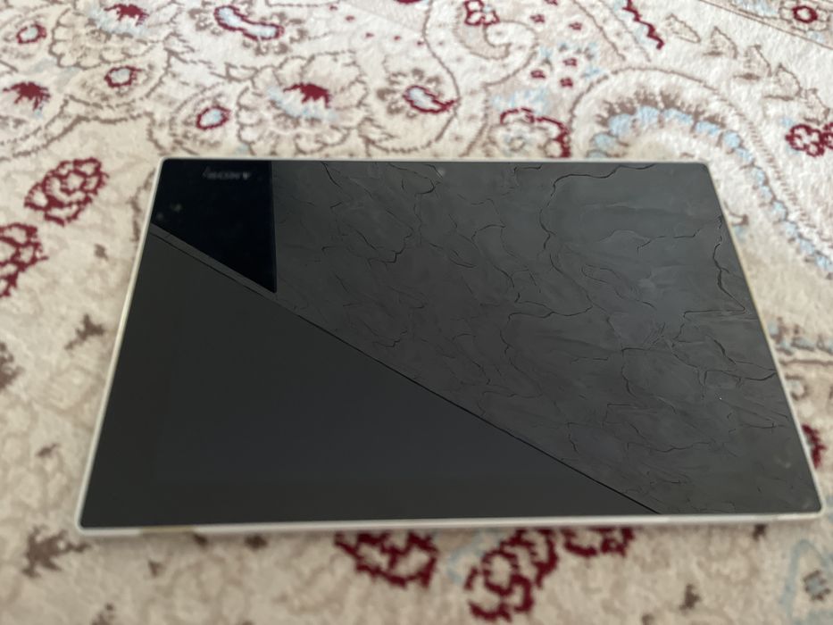 Планшет sony.