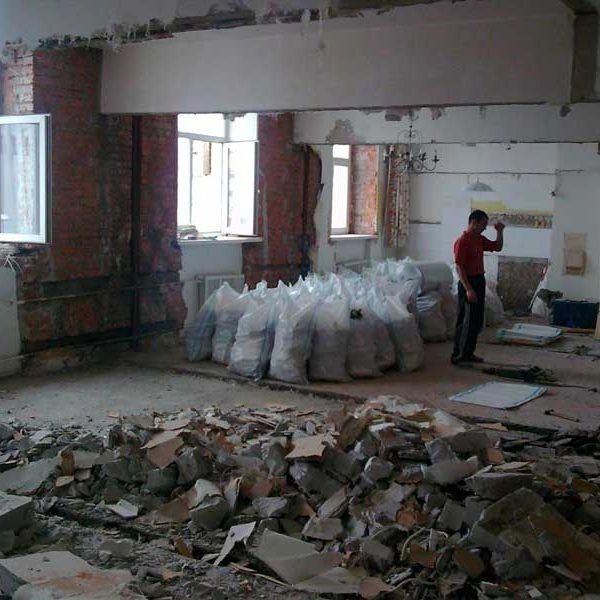 Демонтаж стены полы кафель