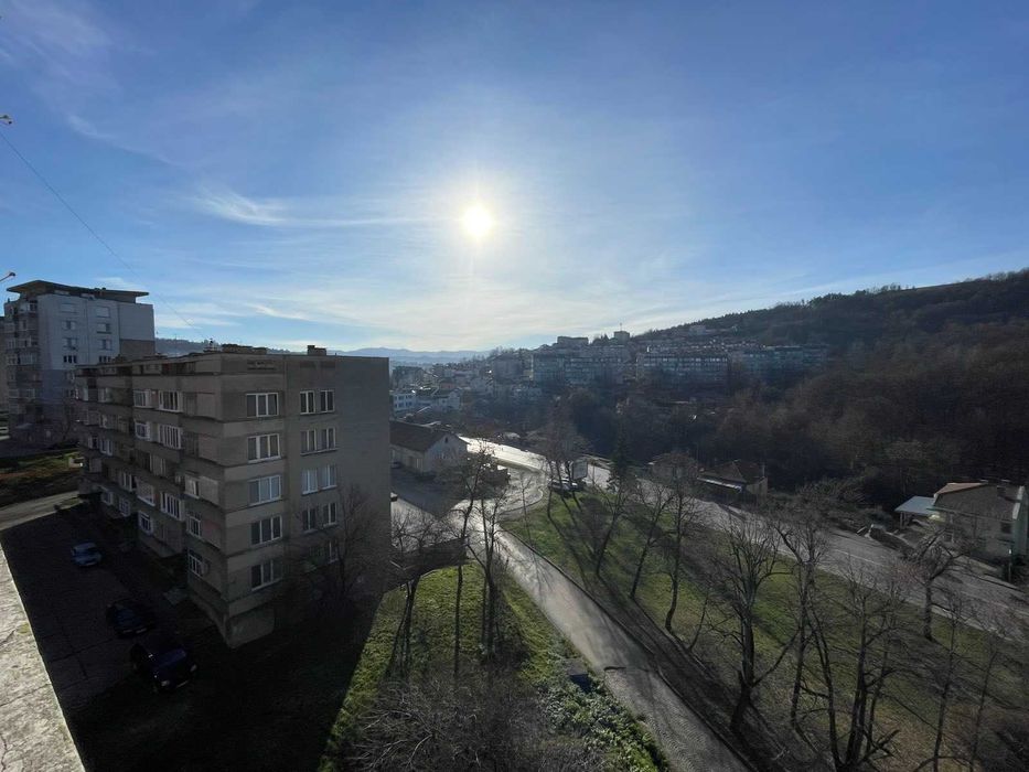 Двустаен апартамент в кв. Голо Бърдо