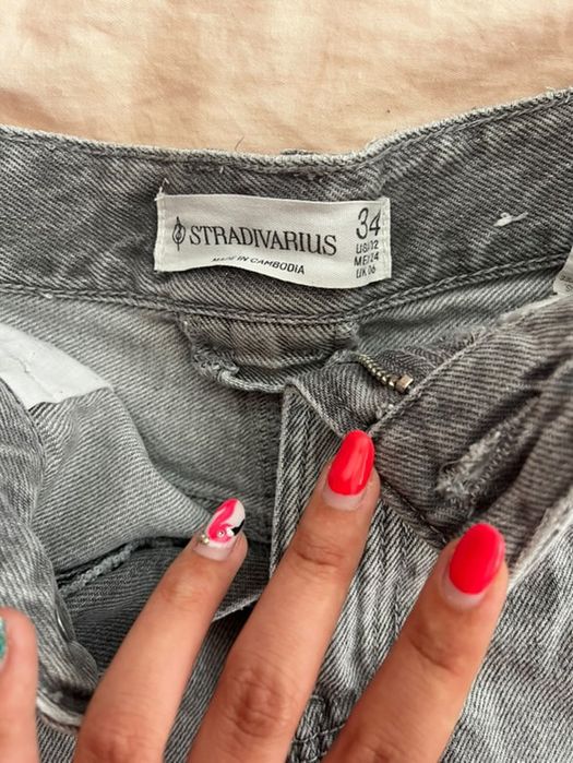 Продавам къси гащи Stradivarius