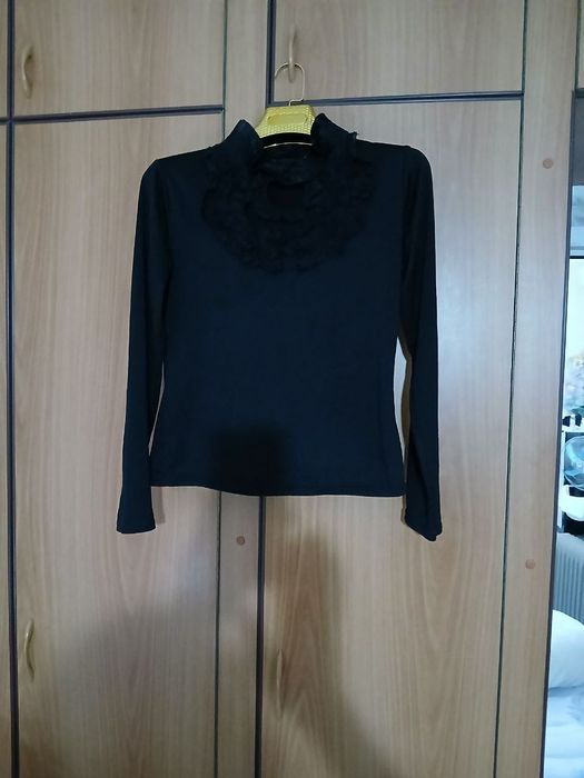 КРАСИВЫЕ стильные   кофточки 46- 48раз .С камушками