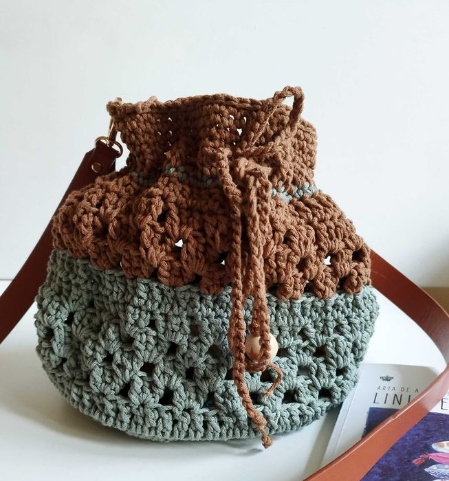 Săculeț croșetat manual din Macrame Cotton pentru femei, diametrului 22 - 23 cm, înăltime 24 cmlțime