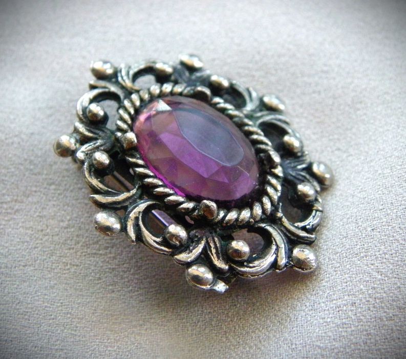 Стара сребърна британска брошка