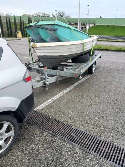 Tractări auto-moto-utilaje,bărci și altele..