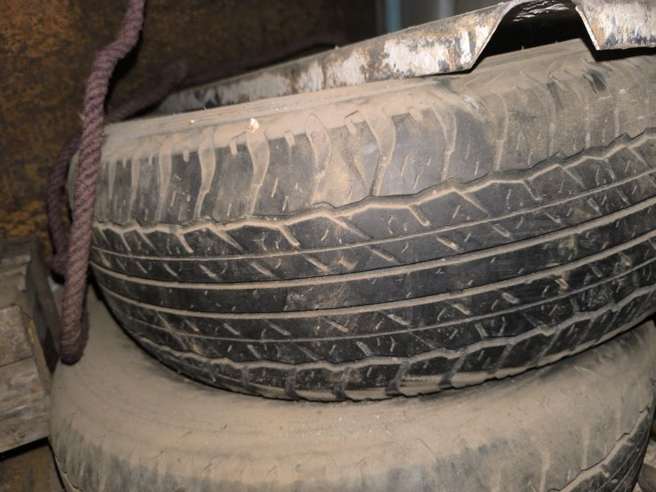 Продам резину, стояла на Прадо. 265/65 R17