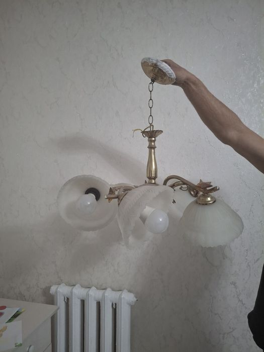 Люстра петирожковая