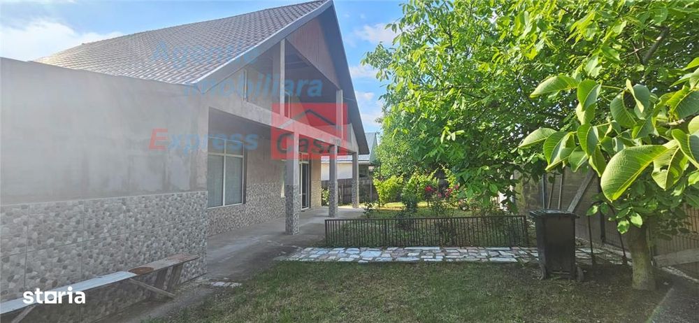 Casa spatioasa cu teren de 2400 mp si iaz propriu | Osoi, la 14 km de