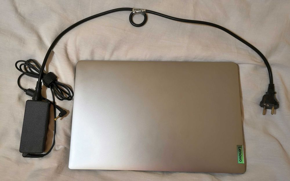 Lenovo IdeaPad 15.6" / 8GB RAM / 256GB SSD / Отличен / Готов за работа