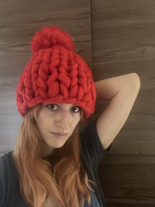 Шапка, шал, яка и ръкавици от мериносова вълна за подарък