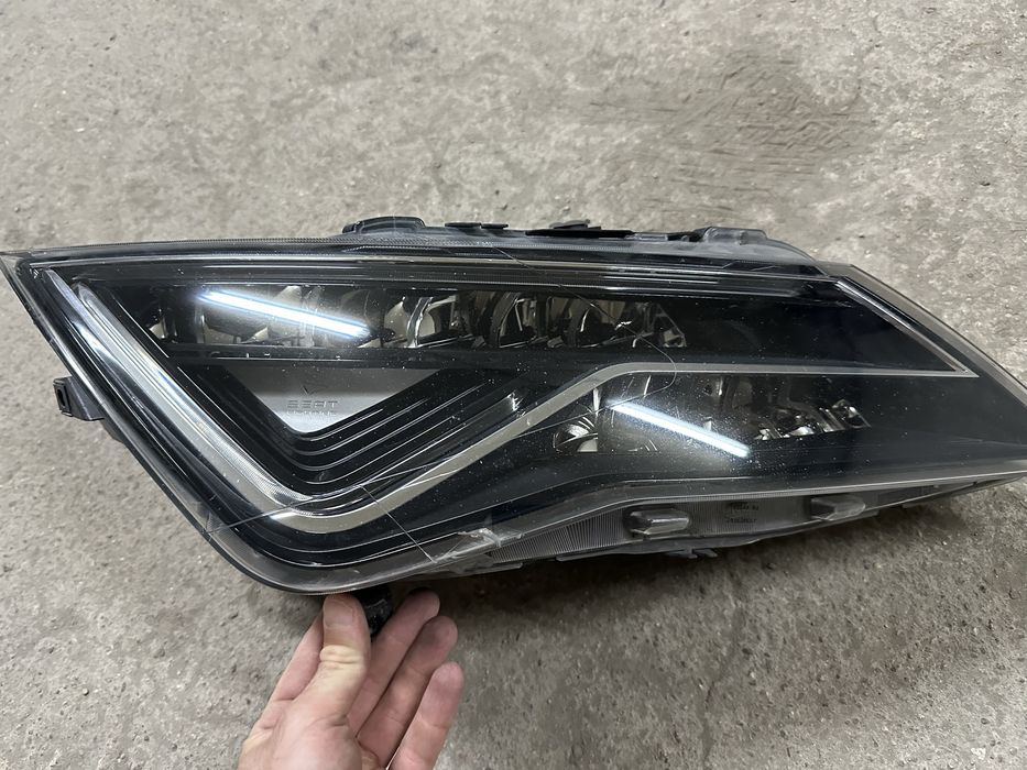 Seat Leon LED Десен фар