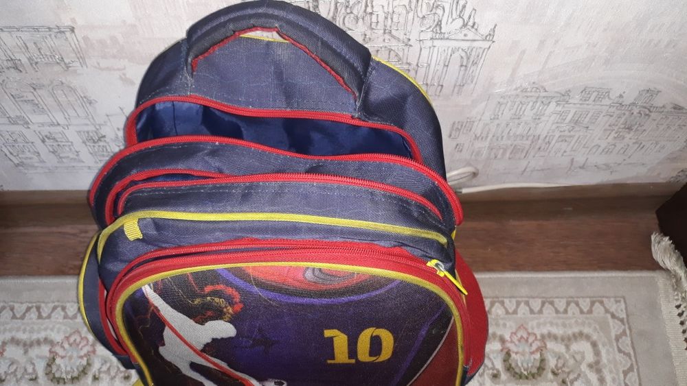 Продаётся школьный рюкзак