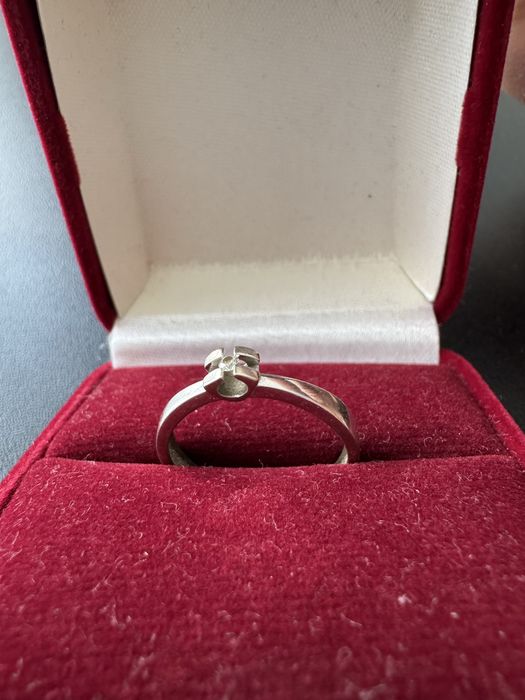 Кольцо золотое с бриллиантом 585