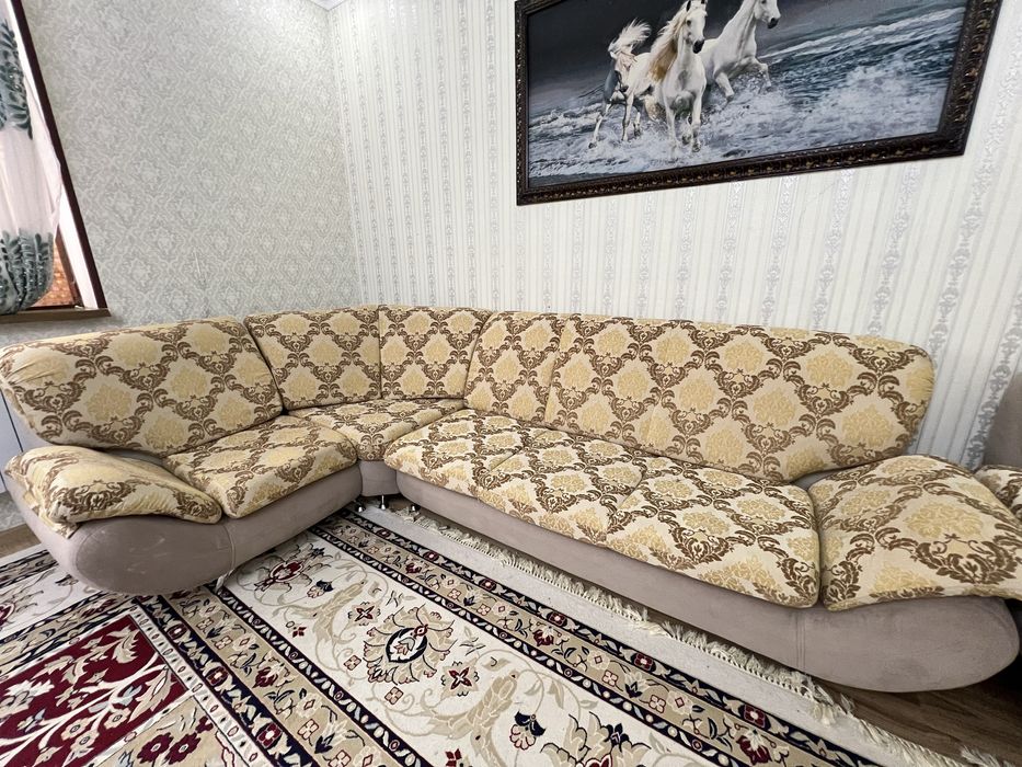 Продаю угловой диван