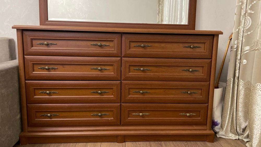 Комод с зеркалом