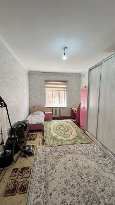 Үй сатылады.