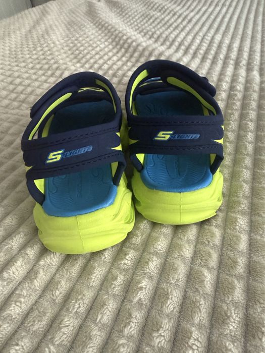 Sandale Skechers marimea 26 ( 16 cm) in stare buna