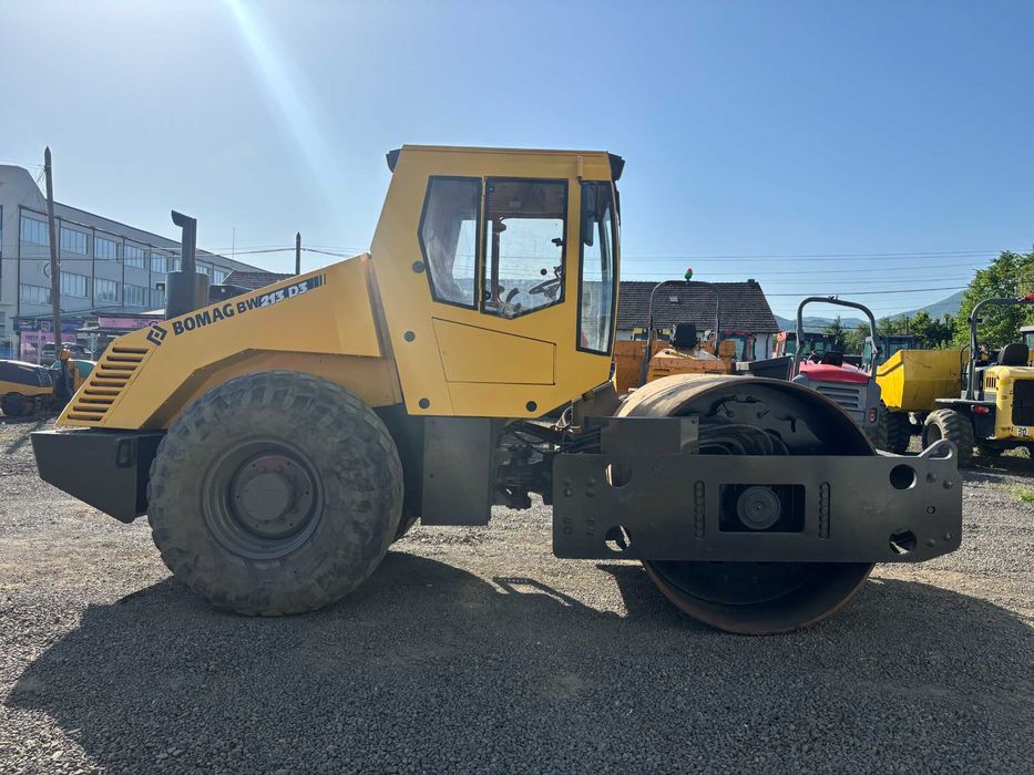 Cilindru compactor terasamente BOMAG BW 213 D-3, 12 tone