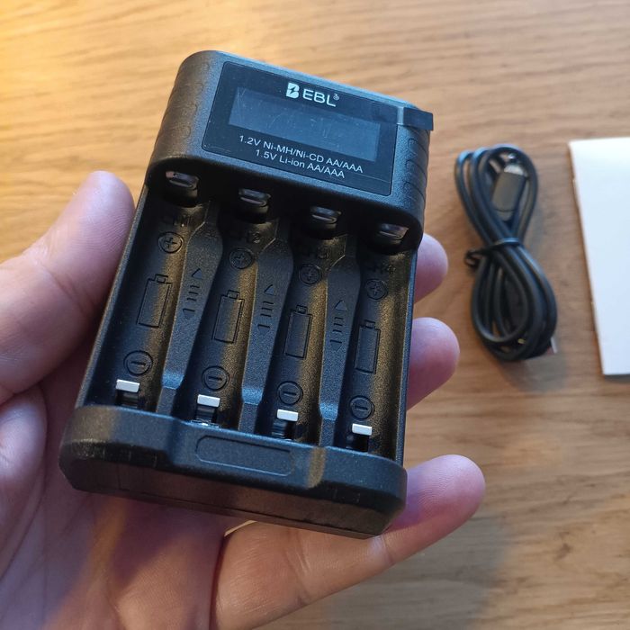 НОВО! Универсално зарядно за батерии AA / AAA – 4 гнезда с LCD дисплей