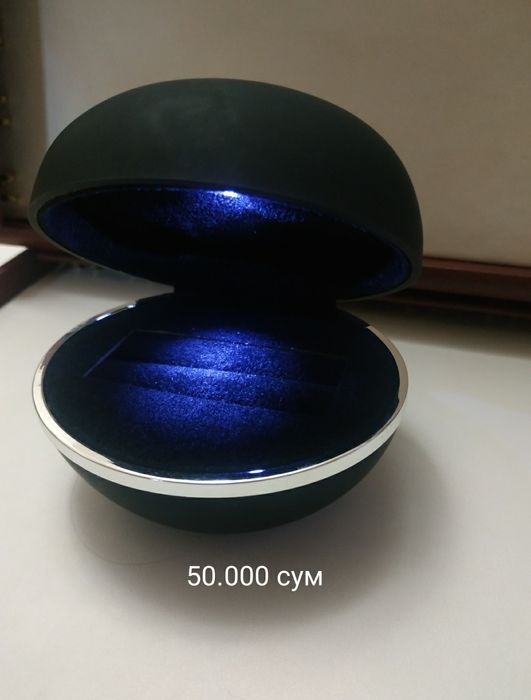 Много разных футляров для всех ювелирных изделий