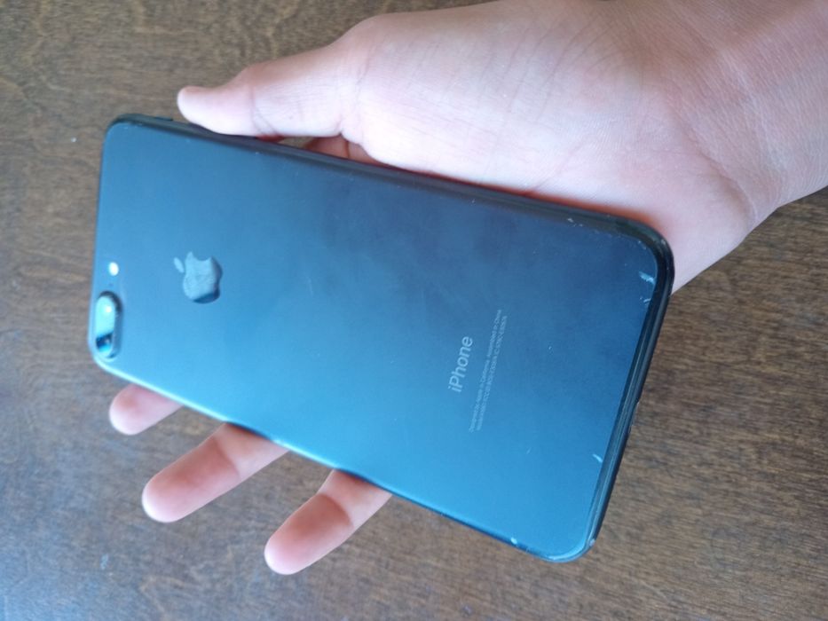 Продам iPhone 7plus
