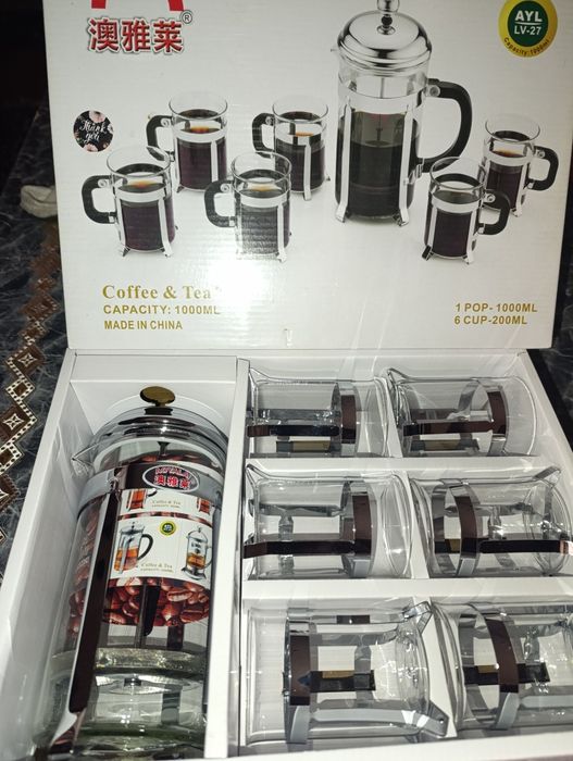 Новый подарочный  набор для чая и кофе,чайник и 6 кружек