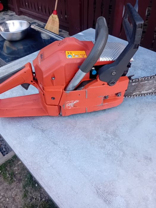 Vând drujba Husqvarna 254