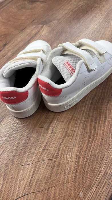 Бебешки обувки adidas Advantage с велкро – размер 26