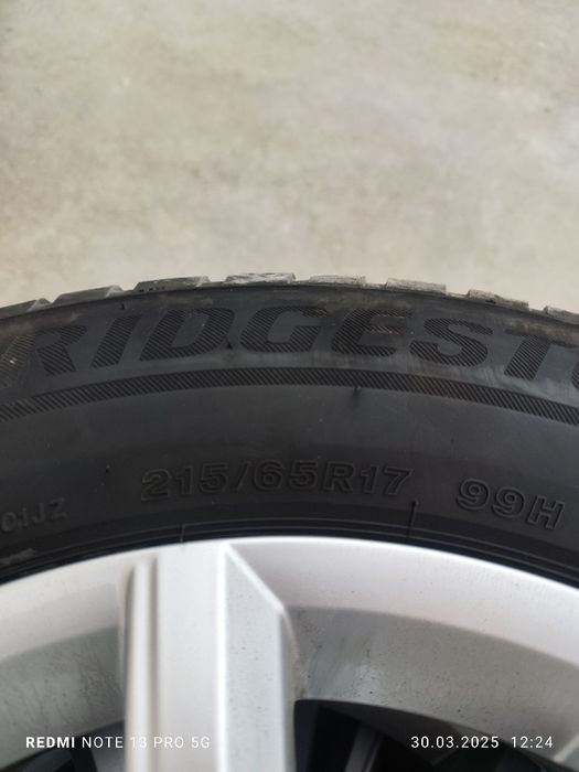 Продавам 4 бр. зимни гуми 215 65 17 Bridgestone