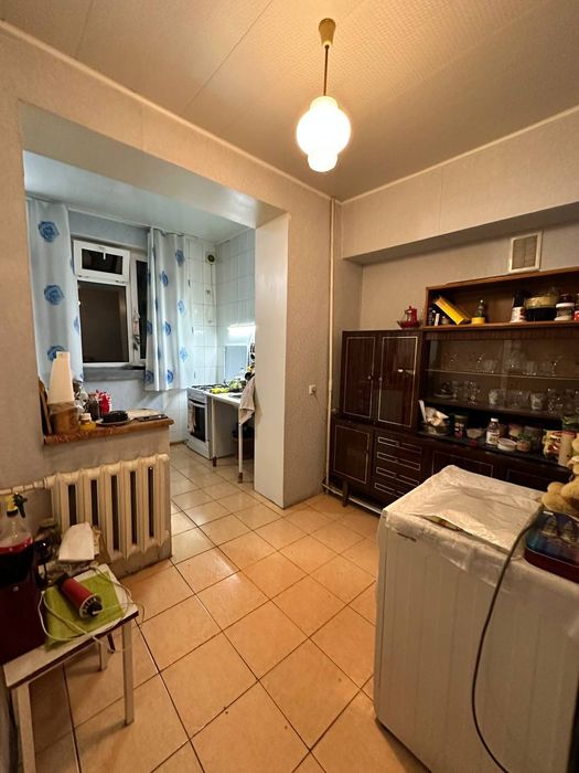 Продаётся трёхкомнатная на м-в Ц 6