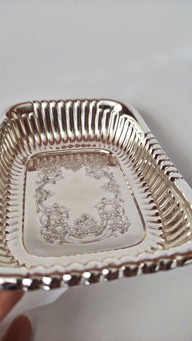 Масивна немска посребрена купичка с гравирано дъно