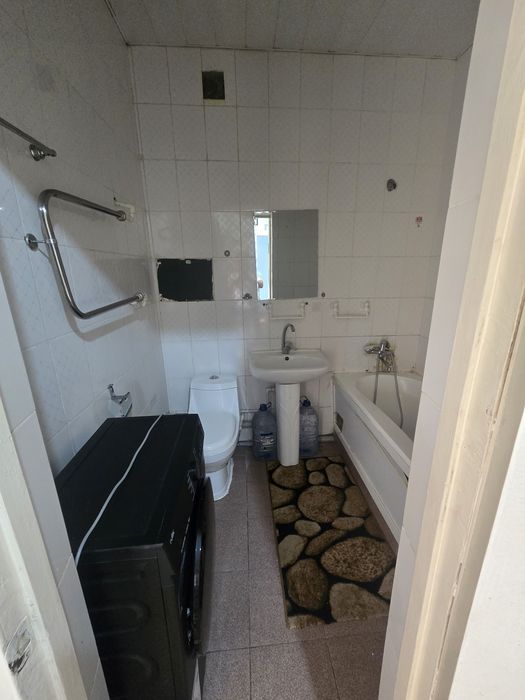 Срочно  сдаётся  квартира сергели  6 1 ком семья  рядом  мерос тойхана