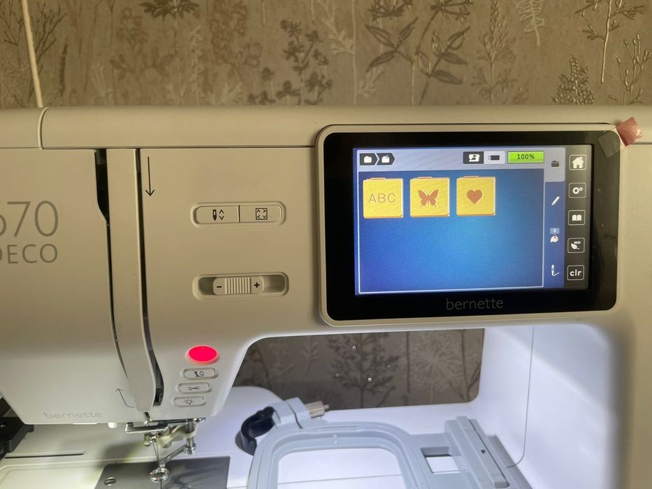 Продам Программируемую швейную машинку Bernette B70 DECO