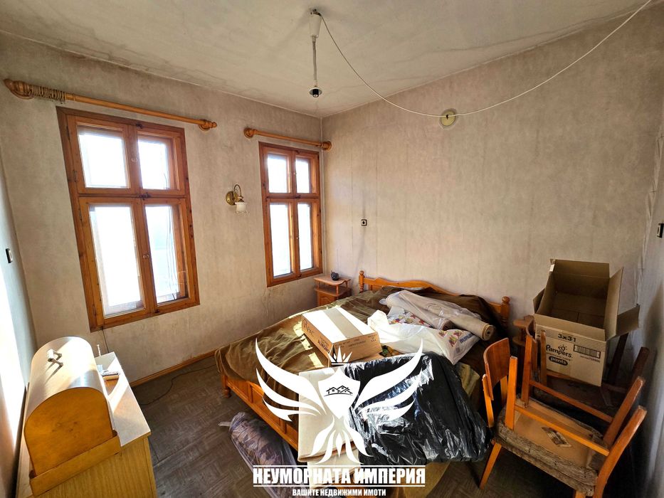 Четириетажна къща с постройки 394РЗП с широк двор 370кв. в гр.Смолян