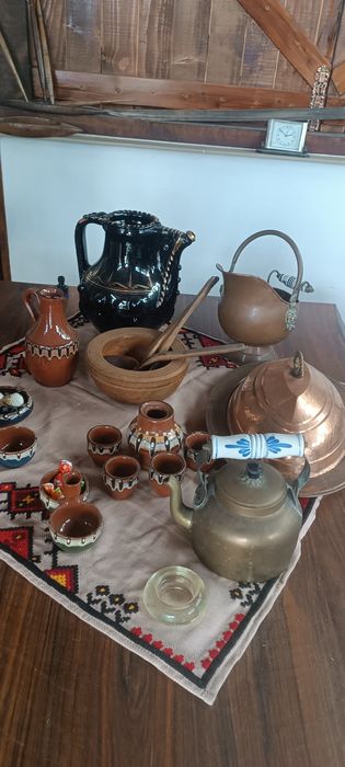 Стари предмети за декорация на битова стая