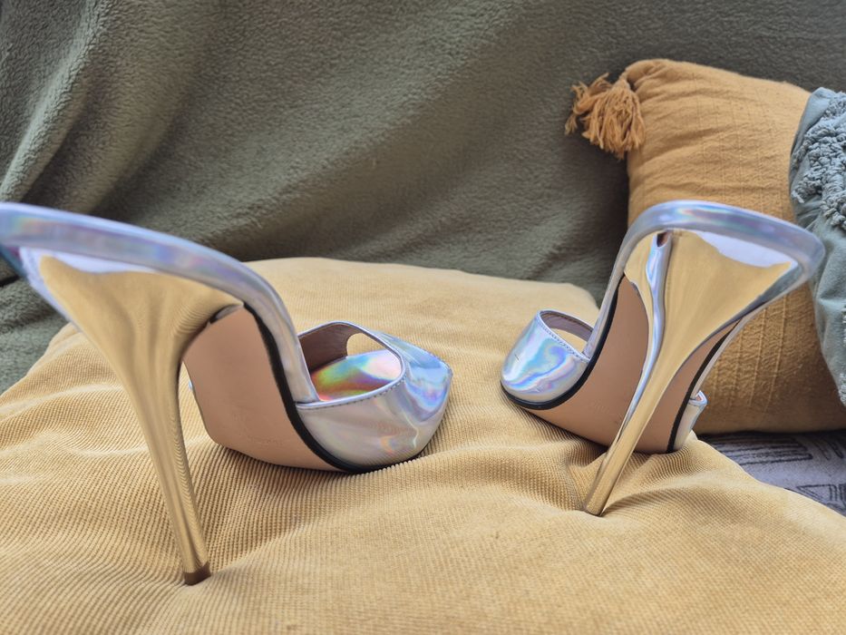 Papuci cu toc mules gri