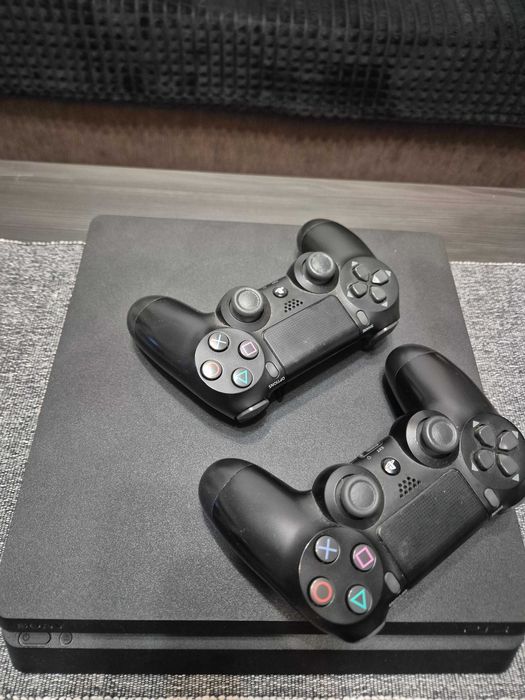 Vand PS4 + 2  Controllere +2 jocuri