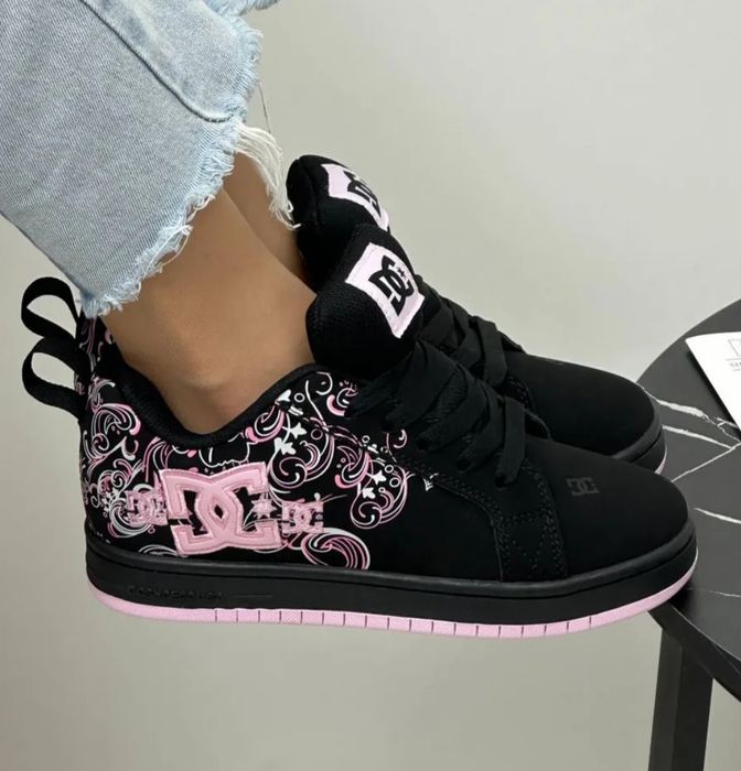 Кроссовки стильные