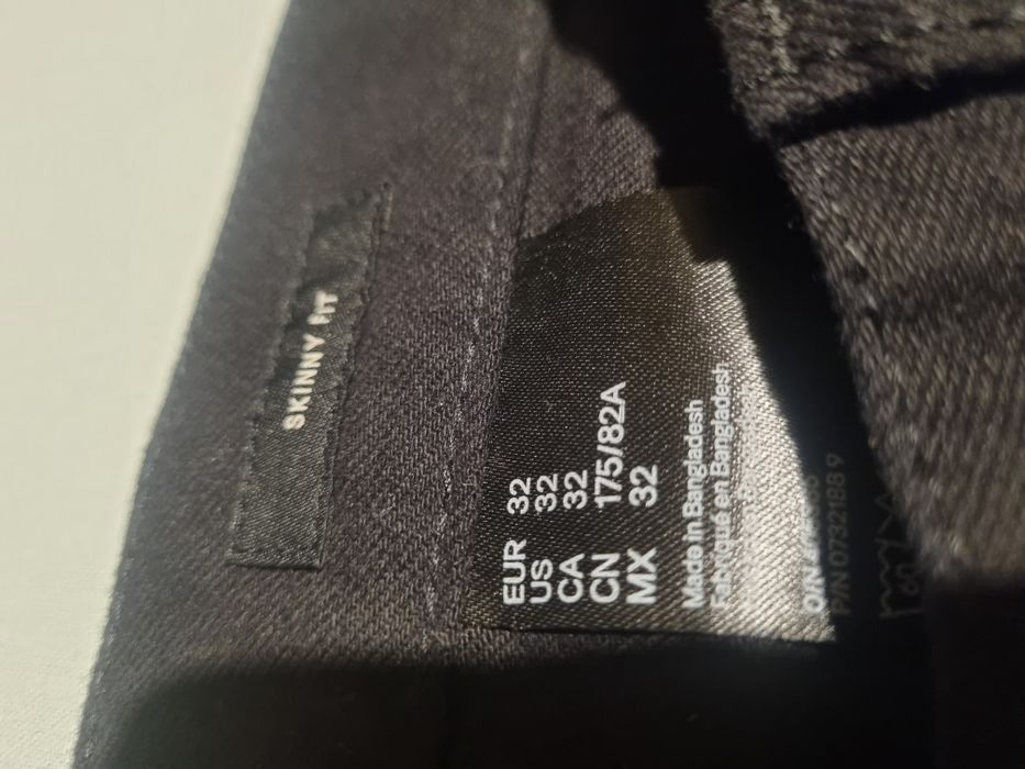 Pantaloni noi H&M