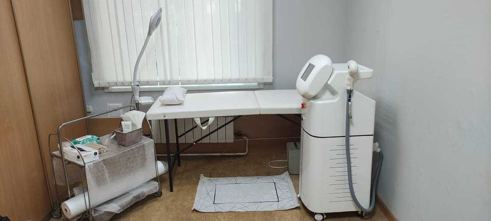 Продам кушетка чемодан, лампа