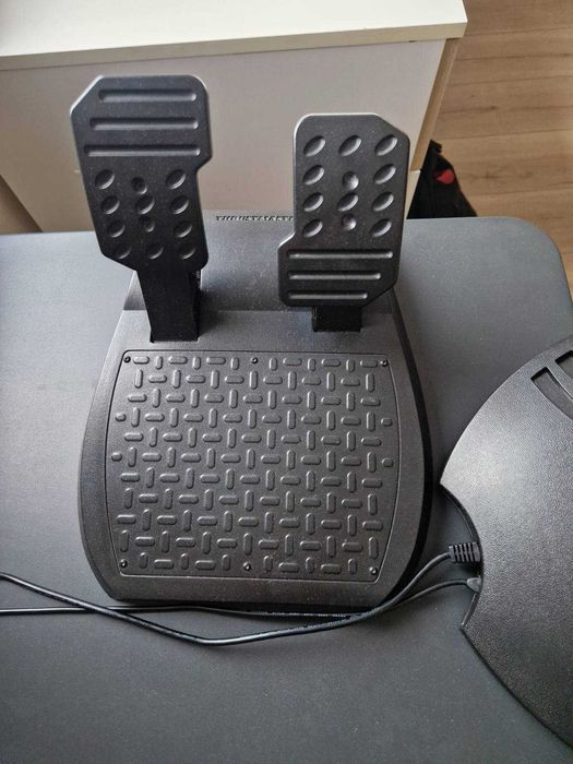 Волан с педали Trustmaster T80 Ferrari и игри