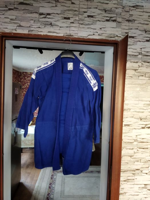 Продам кимонотдля дзюдо 2 шт