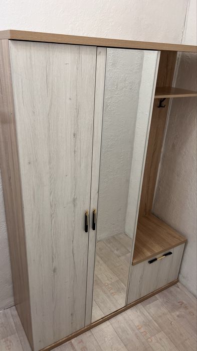 Продам новый Шкаф прихожий