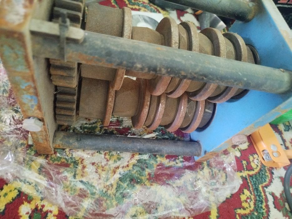 Блок проката профильной трубы с дополнительными роликами с узорами